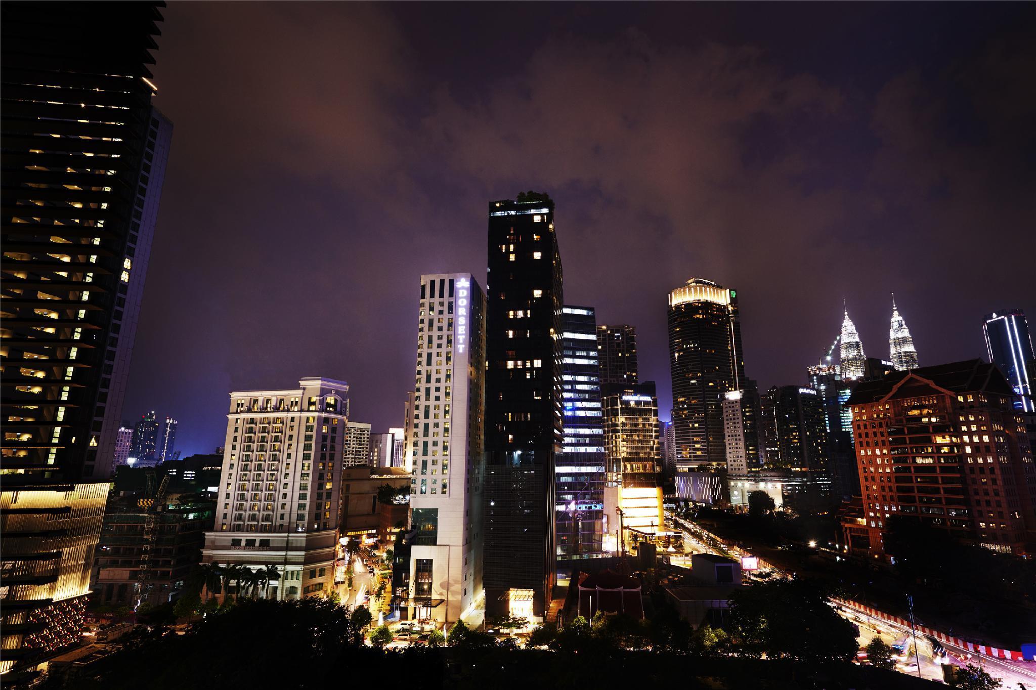 Dorsett Kuala Lumpur Hotel Exterior foto Kuala Lumpur skyline at night
