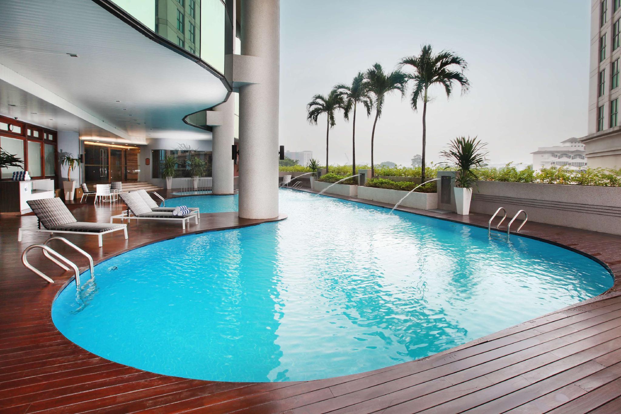 Dorsett Kuala Lumpur Hotel Exterior foto The swimming pool at the hotel