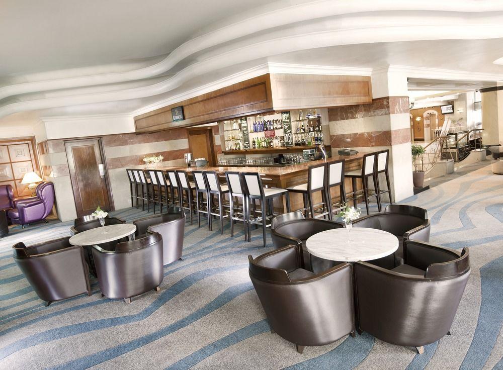 Dorsett Kuala Lumpur Hotel Exterior foto The bar at the hotel